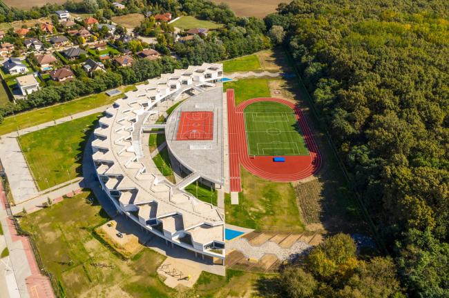 BIM建筑|植入森林——德布勒森国际学校 / BORD建筑工作室-BIM建筑网