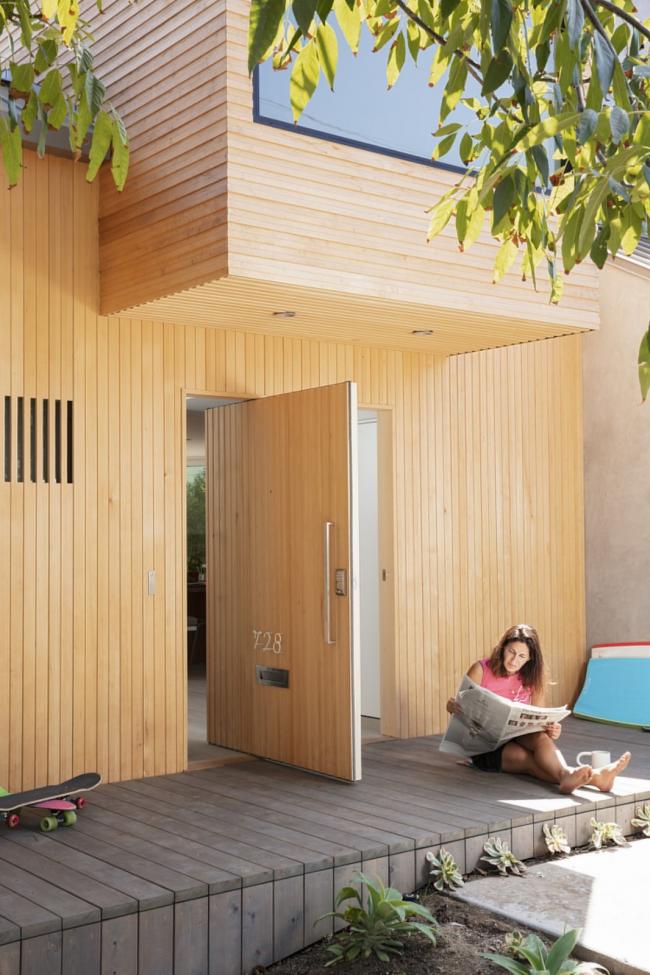 BIM建筑|跳脱的不规则几何形状：洛杉矶海滩避暑住宅 / Blue Truck Studio