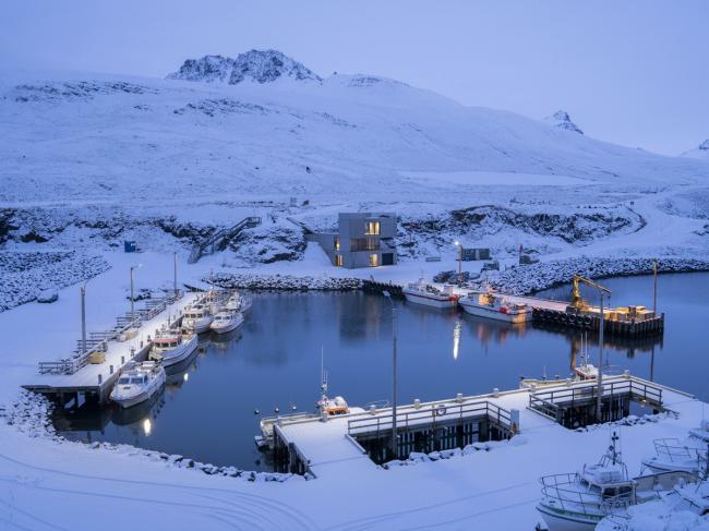 BIM建筑|守护峡湾的巨石：冰岛东博尔加峡湾游客中心 / Andersen & Sigurdsson Architects