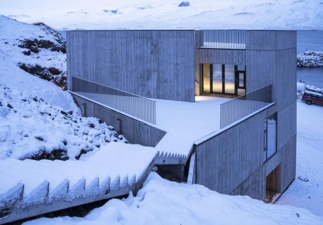 BIM建筑|守护峡湾的巨石：冰岛东博尔加峡湾游客中心 / Andersen & Sigurdsson Architects