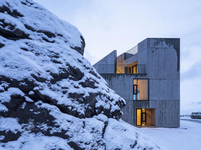 BIM建筑|守护峡湾的巨石：冰岛东博尔加峡湾游客中心 / Andersen & Sigurdsson Architects