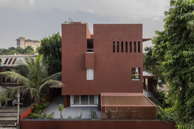 BIM建筑|如火一般热情，如耕牛般内敛：印度“红盒子”之家 / The Grid Architects