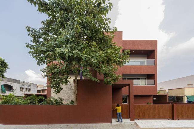 BIM建筑|如火一般热情，如耕牛般内敛：印度“红盒子”之家 / The Grid Architects