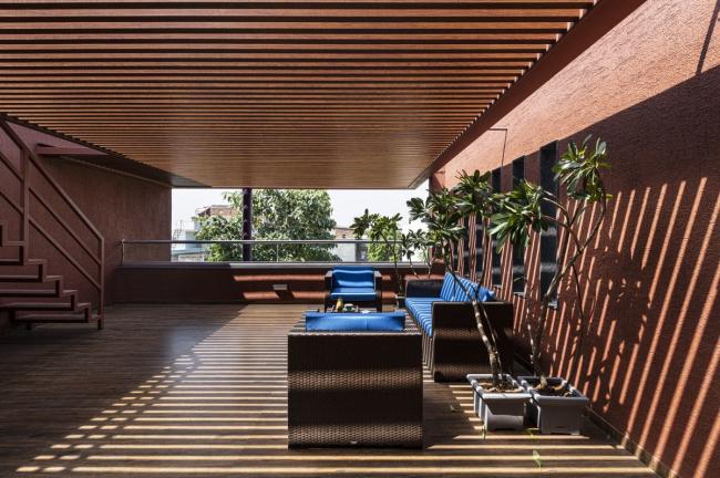 BIM建筑|如火一般热情，如耕牛般内敛：印度“红盒子”之家 / The Grid Architects