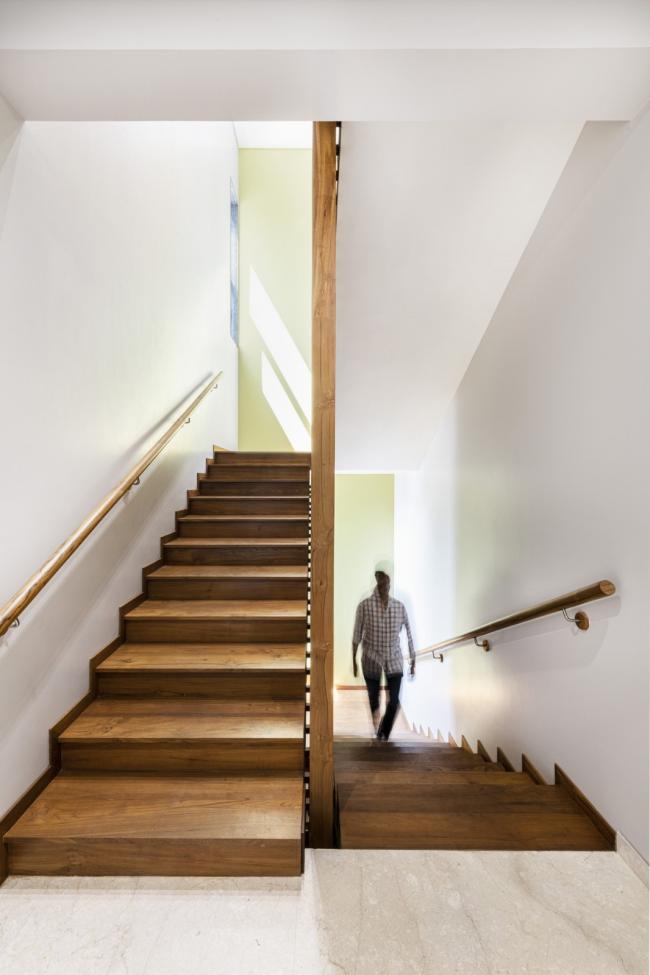 BIM建筑|如火一般热情，如耕牛般内敛：印度“红盒子”之家 / The Grid Architects