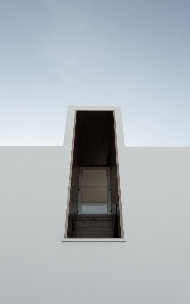 BIM建筑|于现实的包围中仰望天空：葡萄牙 NVC 住宅 / Salworks