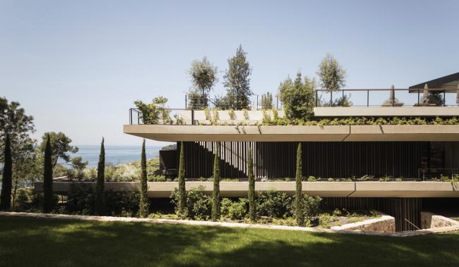 BIM建筑|曲折叠退，纵享海天一色：罗维尼公园大酒店 / 3LHD