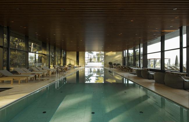 BIM建筑|曲折叠退，纵享海天一色：罗维尼公园大酒店 / 3LHD