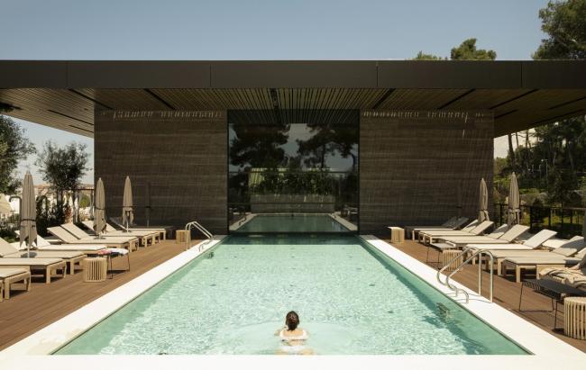 BIM建筑|曲折叠退，纵享海天一色：罗维尼公园大酒店 / 3LHD