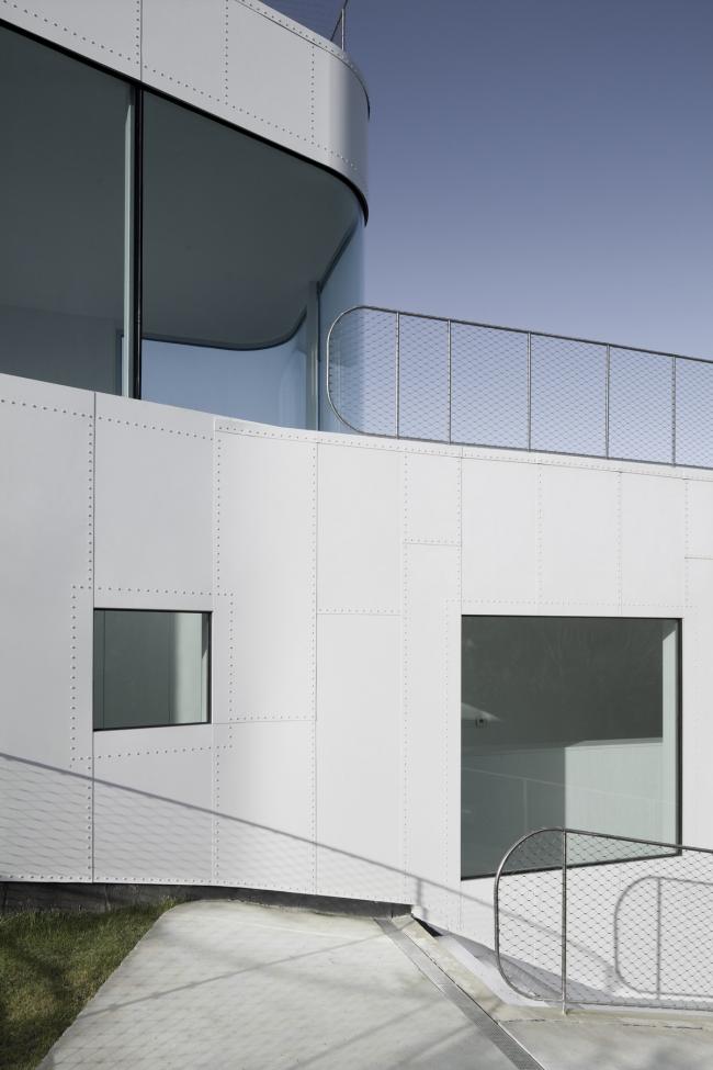 BIM建筑|纯净如水，轻波澹澹：西班牙 V 住宅 / Dosis