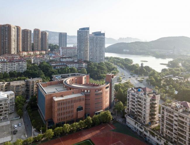 BIM建筑|稳重内敛，透着古典之美的清水红砖雕塑：黄石市群艺馆 / 中南建筑设计院