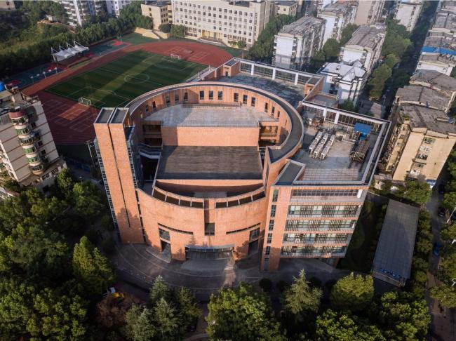 BIM建筑|稳重内敛，透着古典之美的清水红砖雕塑：黄石市群艺馆 / 中南建筑设计院