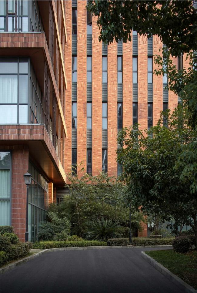 BIM建筑|稳重内敛，透着古典之美的清水红砖雕塑：黄石市群艺馆 / 中南建筑设计院