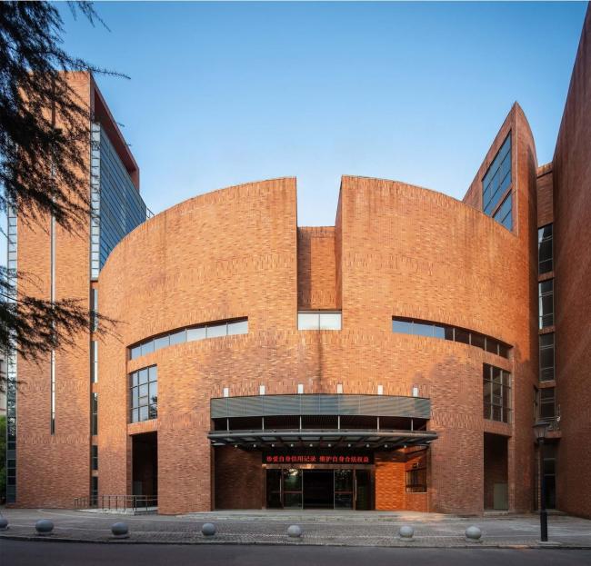 BIM建筑|稳重内敛，透着古典之美的清水红砖雕塑：黄石市群艺馆 / 中南建筑设计院