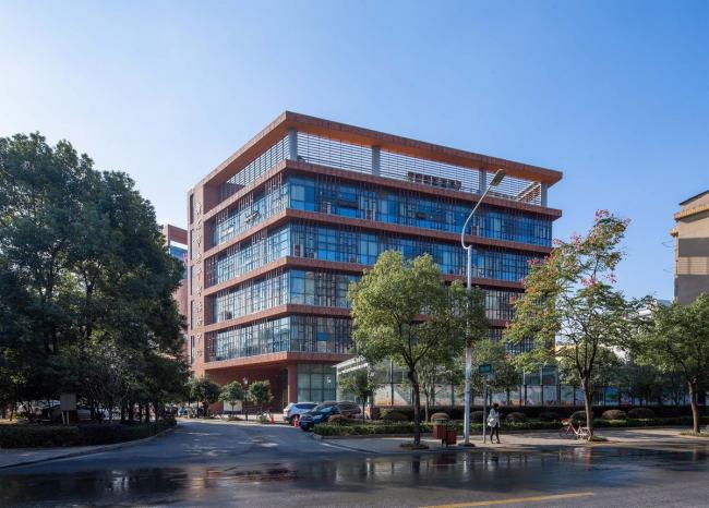 BIM建筑|稳重内敛，透着古典之美的清水红砖雕塑：黄石市群艺馆 / 中南建筑设计院