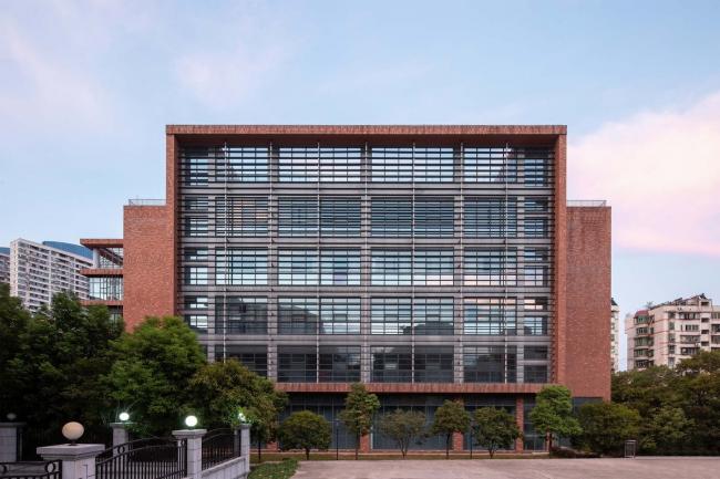 BIM建筑|稳重内敛，透着古典之美的清水红砖雕塑：黄石市群艺馆 / 中南建筑设计院