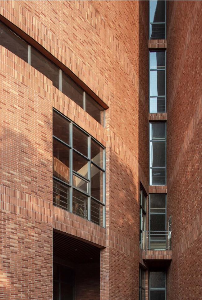 BIM建筑|稳重内敛，透着古典之美的清水红砖雕塑：黄石市群艺馆 / 中南建筑设计院