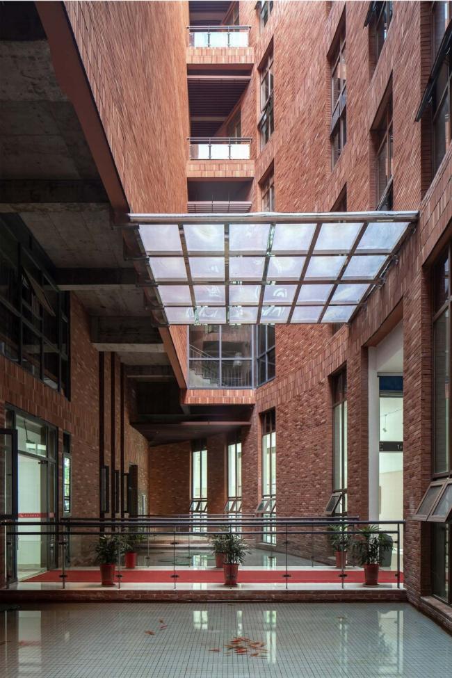 BIM建筑|稳重内敛，透着古典之美的清水红砖雕塑：黄石市群艺馆 / 中南建筑设计院