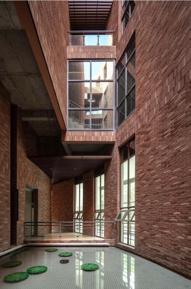 BIM建筑|稳重内敛，透着古典之美的清水红砖雕塑：黄石市群艺馆 / 中南建筑设计院