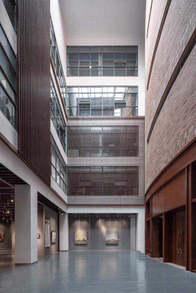 BIM建筑|稳重内敛，透着古典之美的清水红砖雕塑：黄石市群艺馆 / 中南建筑设计院