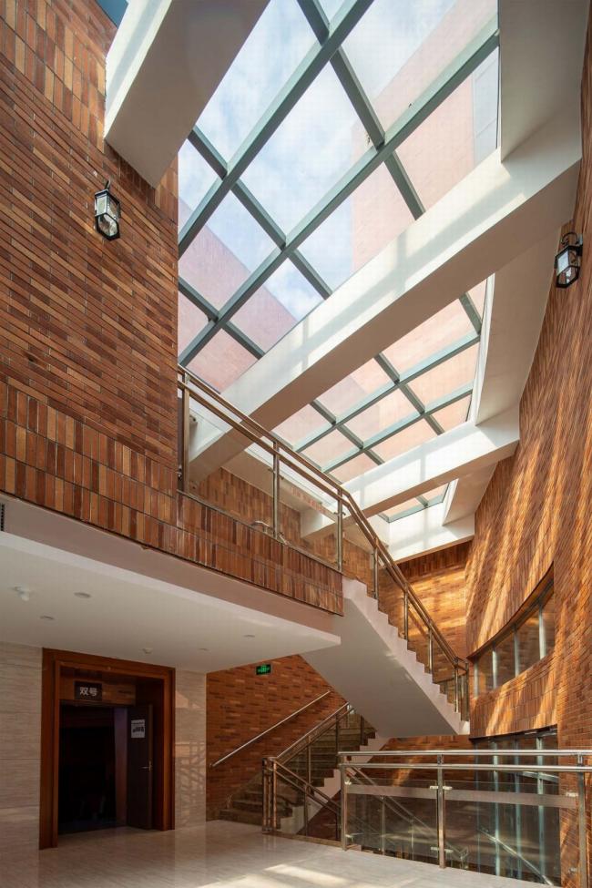 BIM建筑|稳重内敛，透着古典之美的清水红砖雕塑：黄石市群艺馆 / 中南建筑设计院