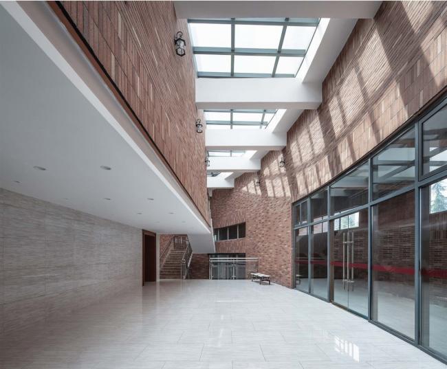 BIM建筑|稳重内敛，透着古典之美的清水红砖雕塑：黄石市群艺馆 / 中南建筑设计院