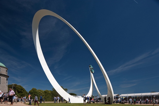 BIM建筑|格里·朱达创作“纯粹而简单”的赛车雕塑