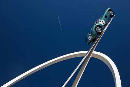 BIM建筑|格里·朱达创作“纯粹而简单”的赛车雕塑