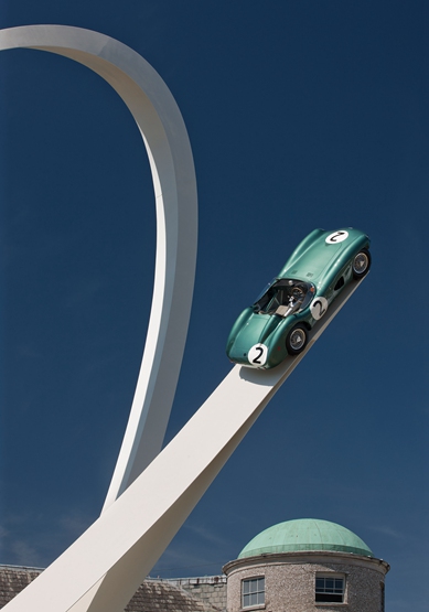 BIM建筑|格里·朱达创作“纯粹而简单”的赛车雕塑