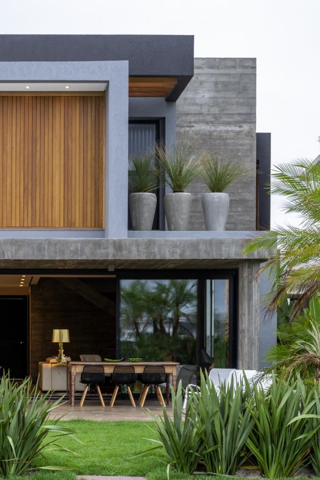 BIM建筑|闲暇静坐，赏湖冥想：77号房子 / Aunic Arquitetos