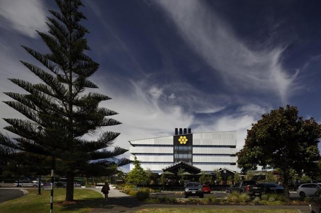 BIM建筑|曲线的交织与恣意流动：B:Hive 办公大楼 / BVN + Jasmax