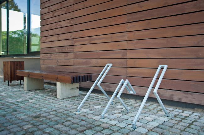 BIM建筑|簇拥嵌套的三角草坡顶“小房子”——东拉脱维亚创意服务中心 / SAALS