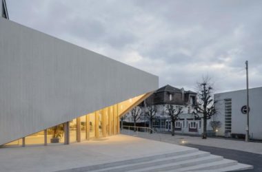 BIM建筑|对角线构筑轻盈的“翅膀”：瑞士新使徒教堂 / LOCALARCHITECTURE-BIM建筑网