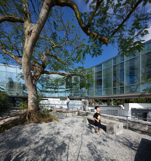 BIM建筑|梦幻建筑工作室在山坡上设计“香港芝加哥大学中心”