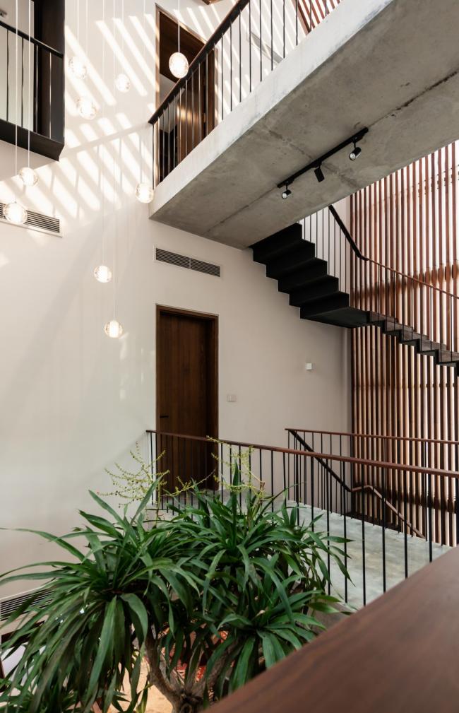 BIM建筑|拱窗围廊下营造室内庭院：越南 AD8 别墅 / Nemo Studio