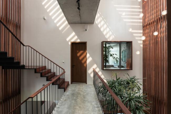 BIM建筑|拱窗围廊下营造室内庭院：越南 AD8 别墅 / Nemo Studio