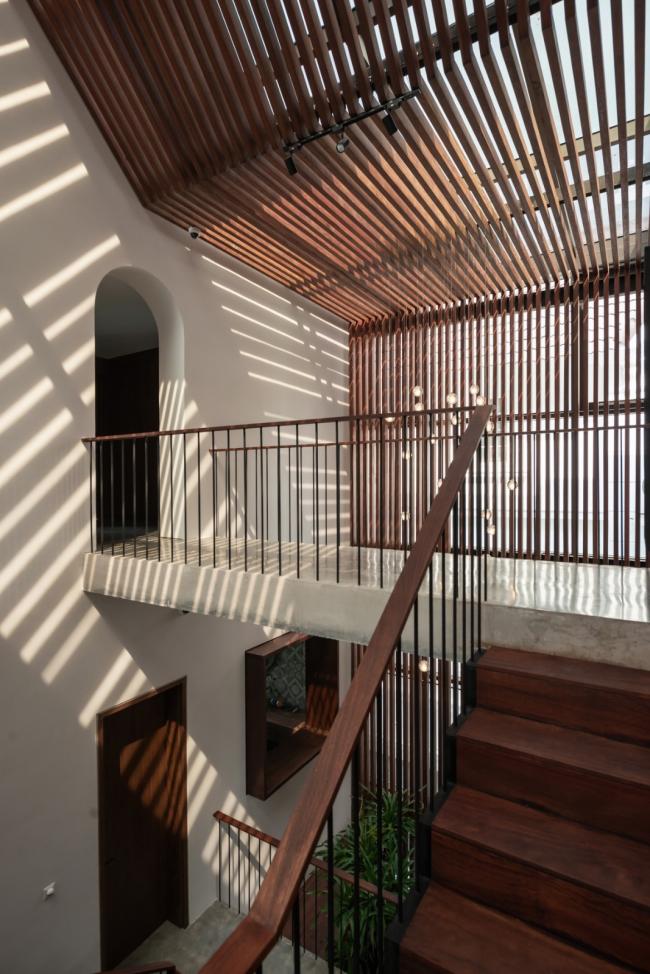 BIM建筑|拱窗围廊下营造室内庭院：越南 AD8 别墅 / Nemo Studio