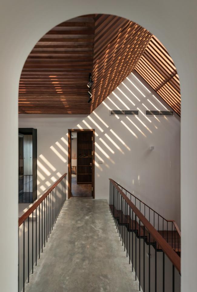 BIM建筑|拱窗围廊下营造室内庭院：越南 AD8 别墅 / Nemo Studio