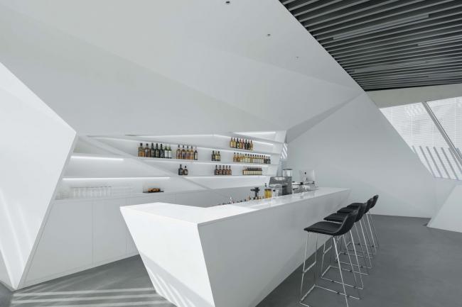 BIM建筑|错动扭转，富有动感的倾斜：中国兰博基尼展示中心 / 普玛建筑设计事务所