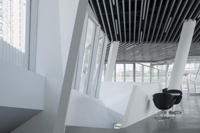 BIM建筑|错动扭转，富有动感的倾斜：中国兰博基尼展示中心 / 普玛建筑设计事务所