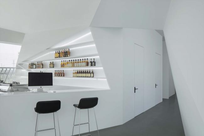 BIM建筑|错动扭转，富有动感的倾斜：中国兰博基尼展示中心 / 普玛建筑设计事务所