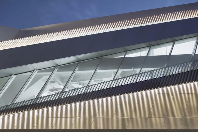 BIM建筑|错动扭转，富有动感的倾斜：中国兰博基尼展示中心 / 普玛建筑设计事务所