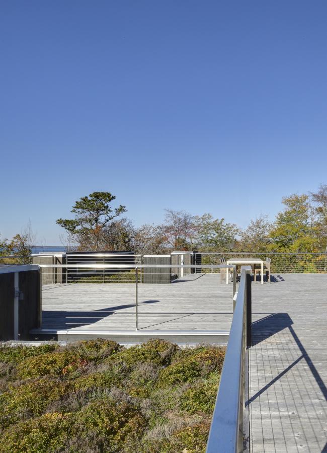 BIM建筑|高挑桩基创造的架空体量——西北港口住宅 / Bates Masi Architects