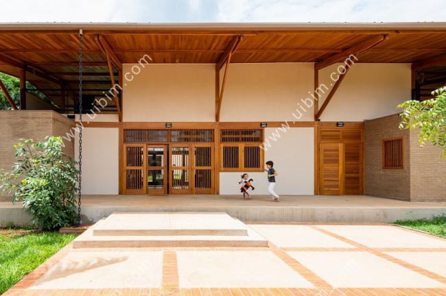 BIM建筑|草丛，泥巴，荡秋千：乡野田园里的儿童之家