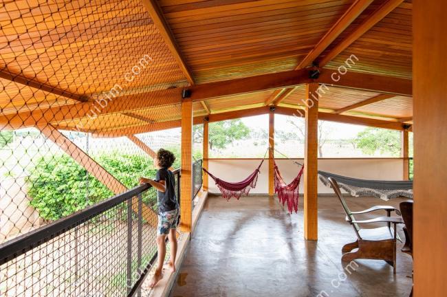 BIM建筑|草丛，泥巴，荡秋千：乡野田园里的儿童之家