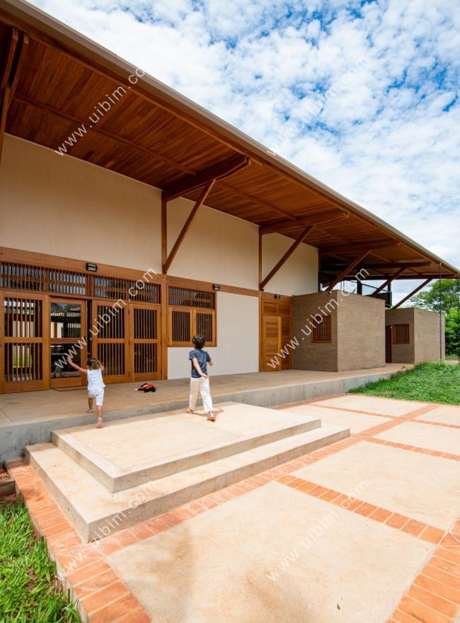 BIM建筑|草丛，泥巴，荡秋千：乡野田园里的儿童之家