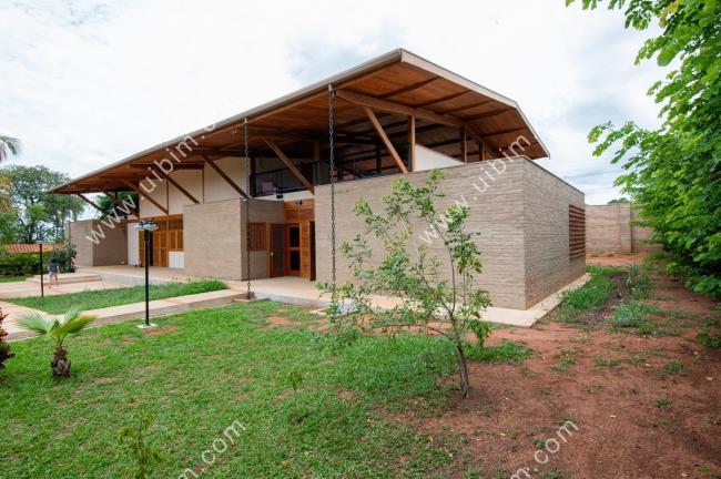 BIM建筑|草丛，泥巴，荡秋千：乡野田园里的儿童之家