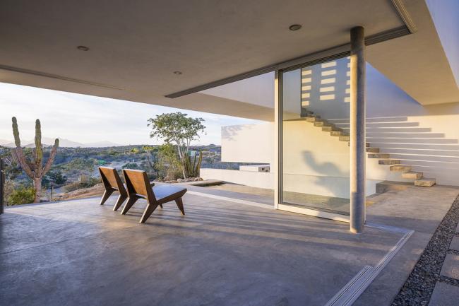 BIM建筑|荒漠火山脊上的萨卡特卡斯4号别墅 / Campos Leckie Studio