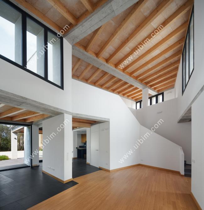 BIM建筑|错落景窗勾勒出一幅幅山野风景画：MM住宅 / Salvà Ortín Arquitectes