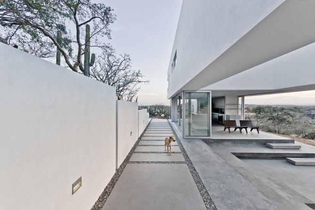 BIM建筑|荒漠火山脊上的萨卡特卡斯4号别墅 / Campos Leckie Studio